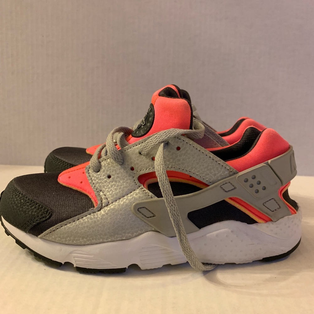 Nike Huarache size 2.5